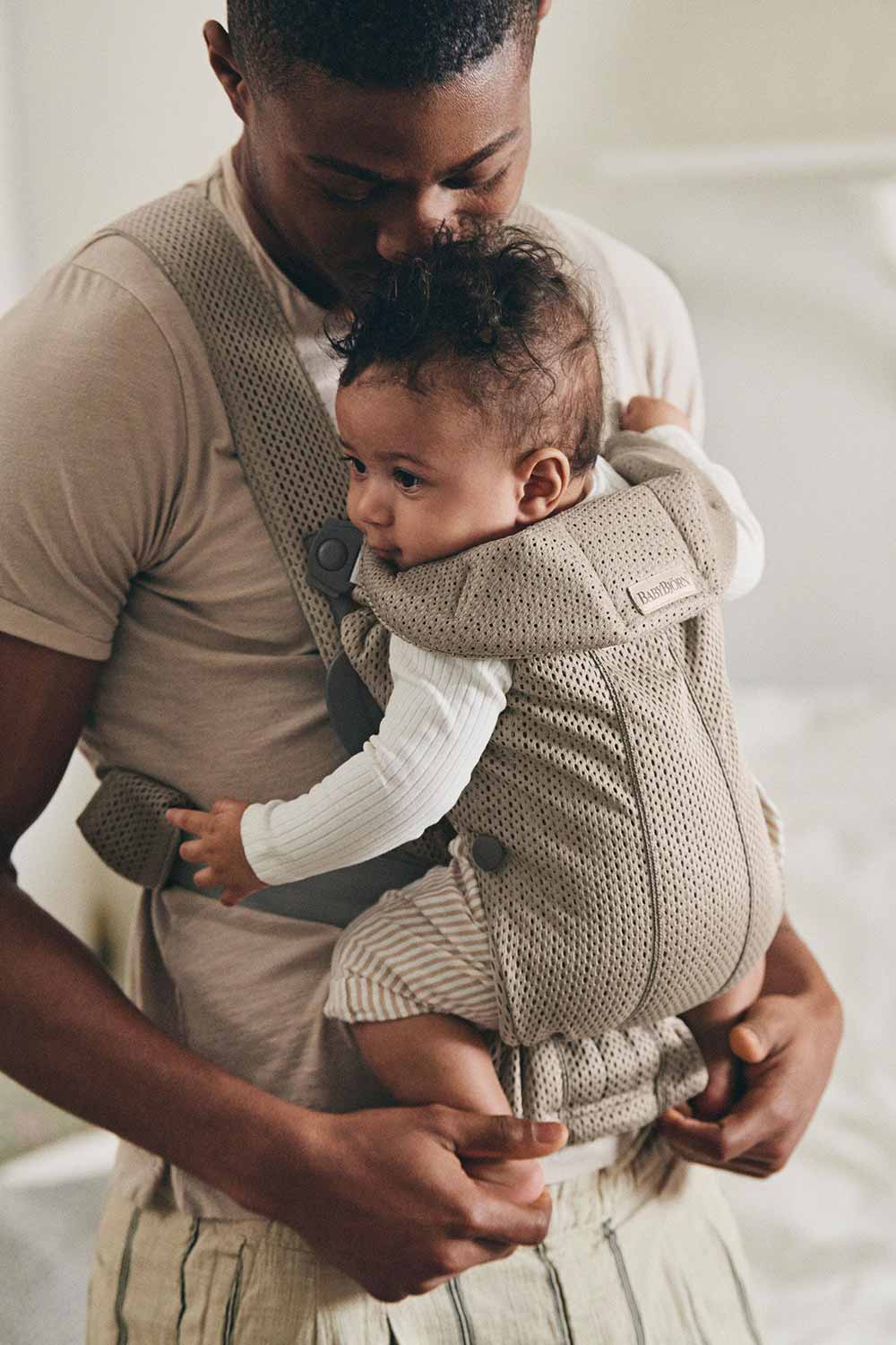 Babybjörn Vauvan kantokoppa Mini Mesh 3D Harmaa Beige